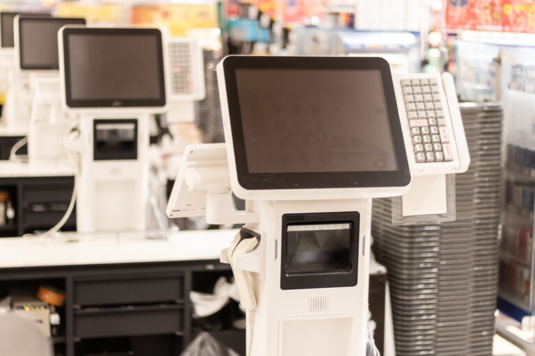 スーパーに導入された最新のセルフレジ